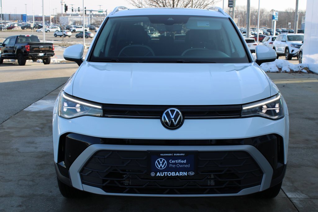Certified 2025 Volkswagen Taos SE image 2
