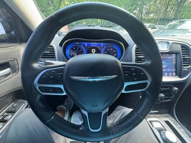 Used 2017 Chrysler 300 Limited RWD image 19