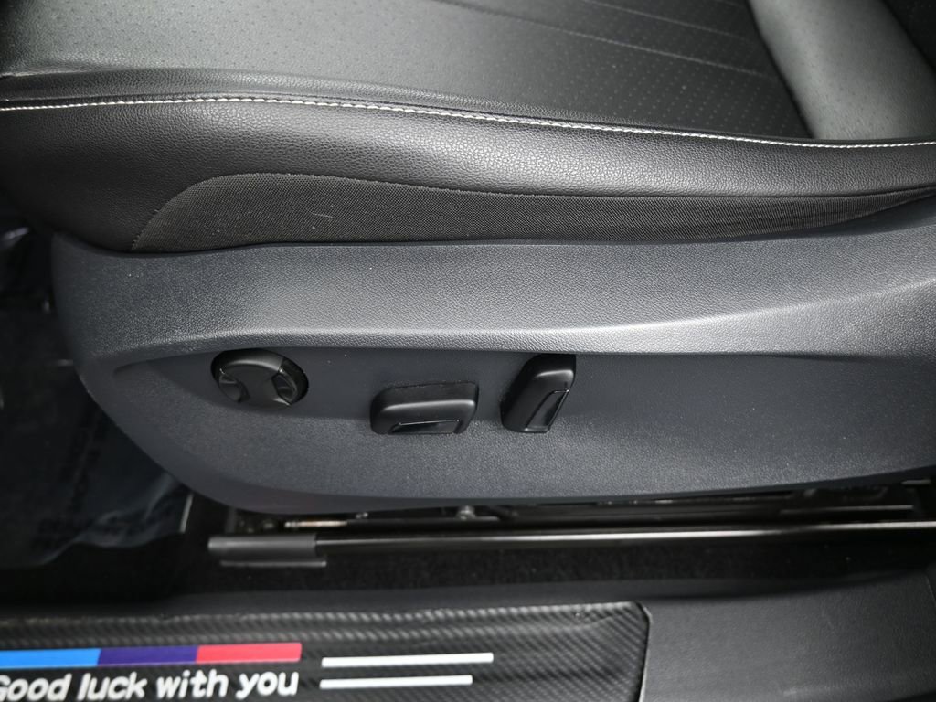 Used 2022 Volkswagen Tiguan SE image 15