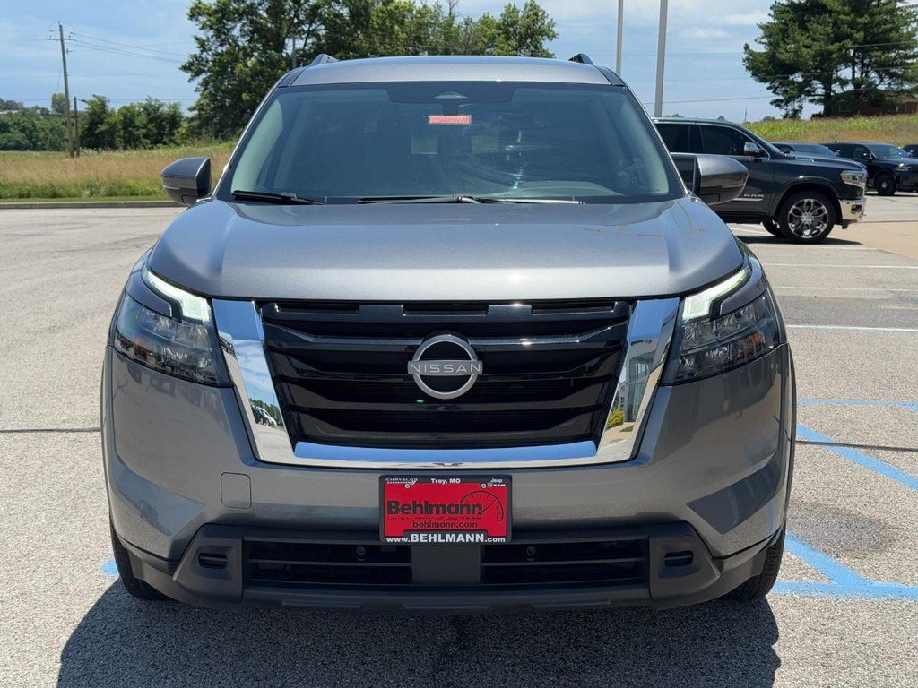 Used 2023 Nissan Pathfinder SV AWD/4WD image 12