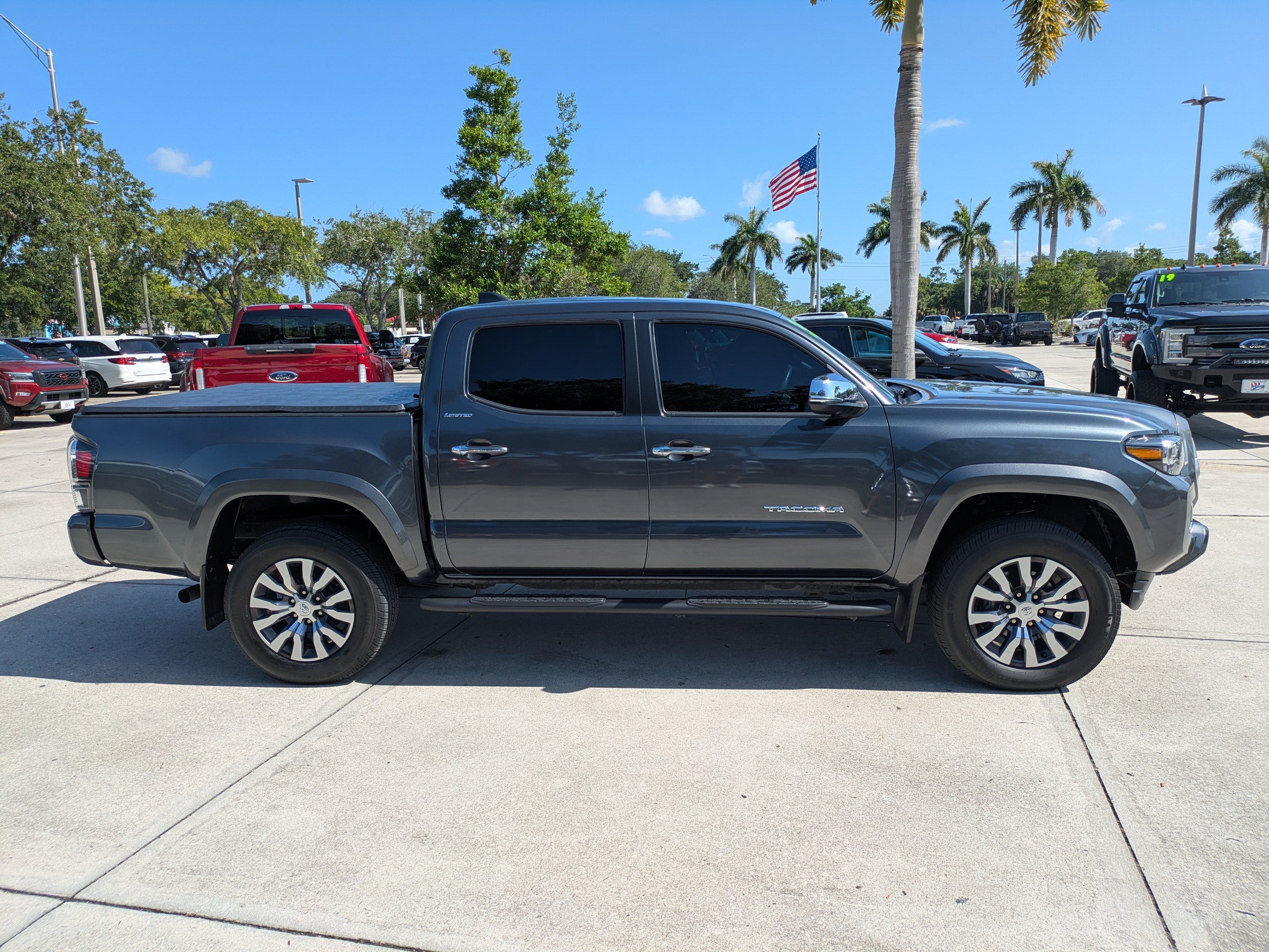 Used 2023 Toyota Tacoma Limited AWD/4WD image 3