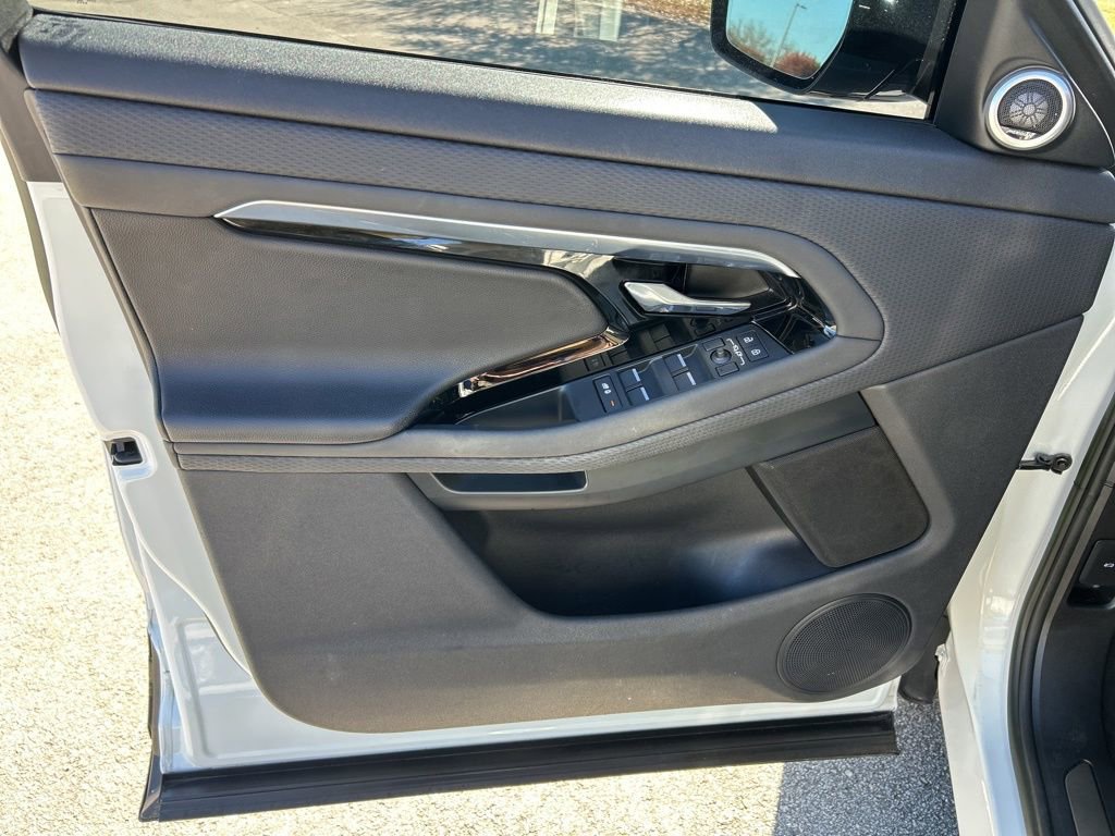 Used 2023 Land Rover Range Rover Evoque R-Dynamic S image 17