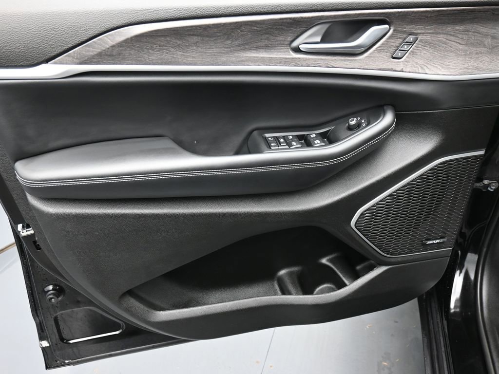 Certified 2022 Jeep Grand Cherokee L Limited image 9