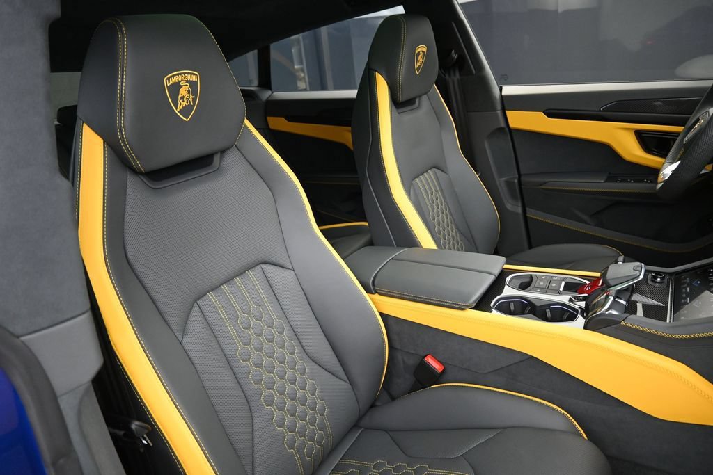 Used 2025 Lamborghini Urus SE AWD/4WD image 29