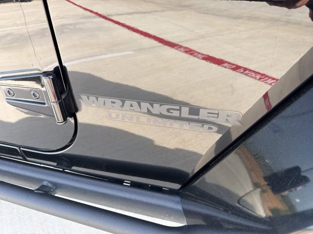 Used 2015 Jeep Wrangler Unlimited Sahara AWD/4WD image 12