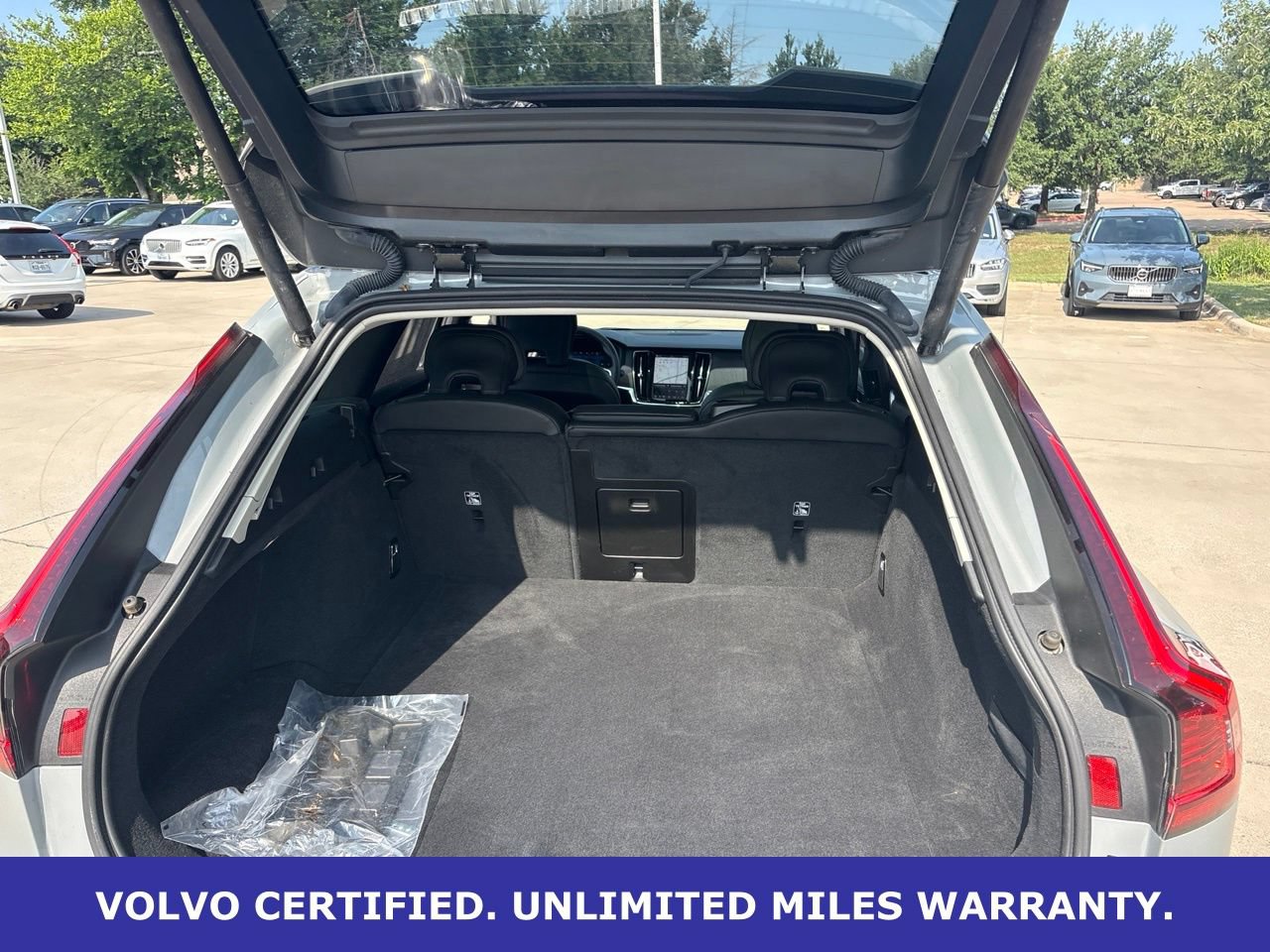 Certified 2025 Volvo V90 B6 Cross Country Ultra AWD/4WD image 8