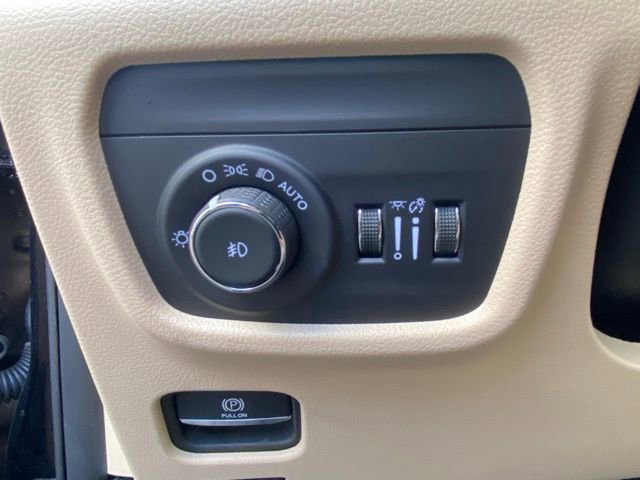 Used 2025 Jeep Grand Cherokee L Limited w/ Luxury Tech Group II AWD/4WD image 16