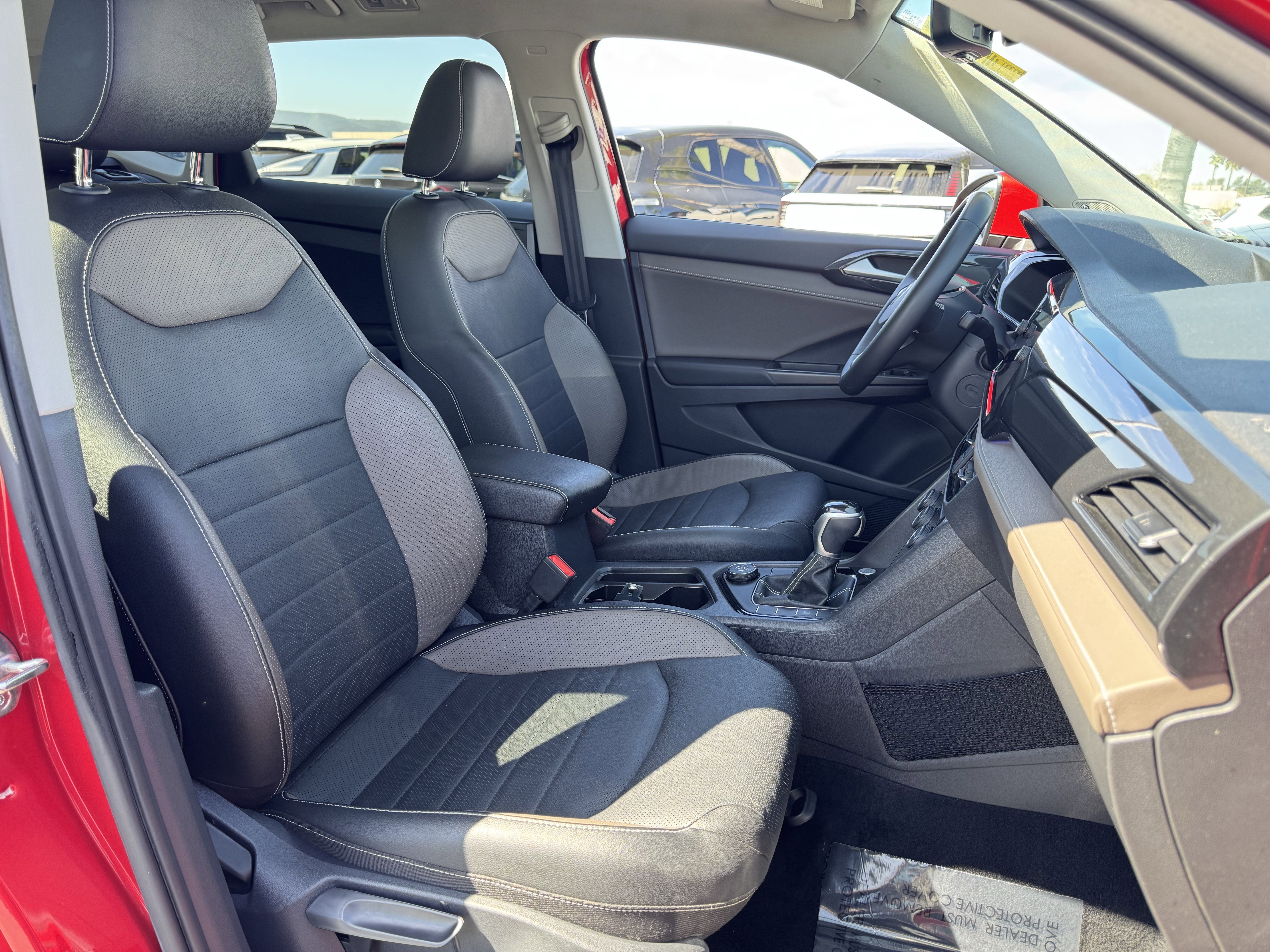 Used 2022 Volkswagen Taos SEL w/ Panoramic Sunroof Package image 36