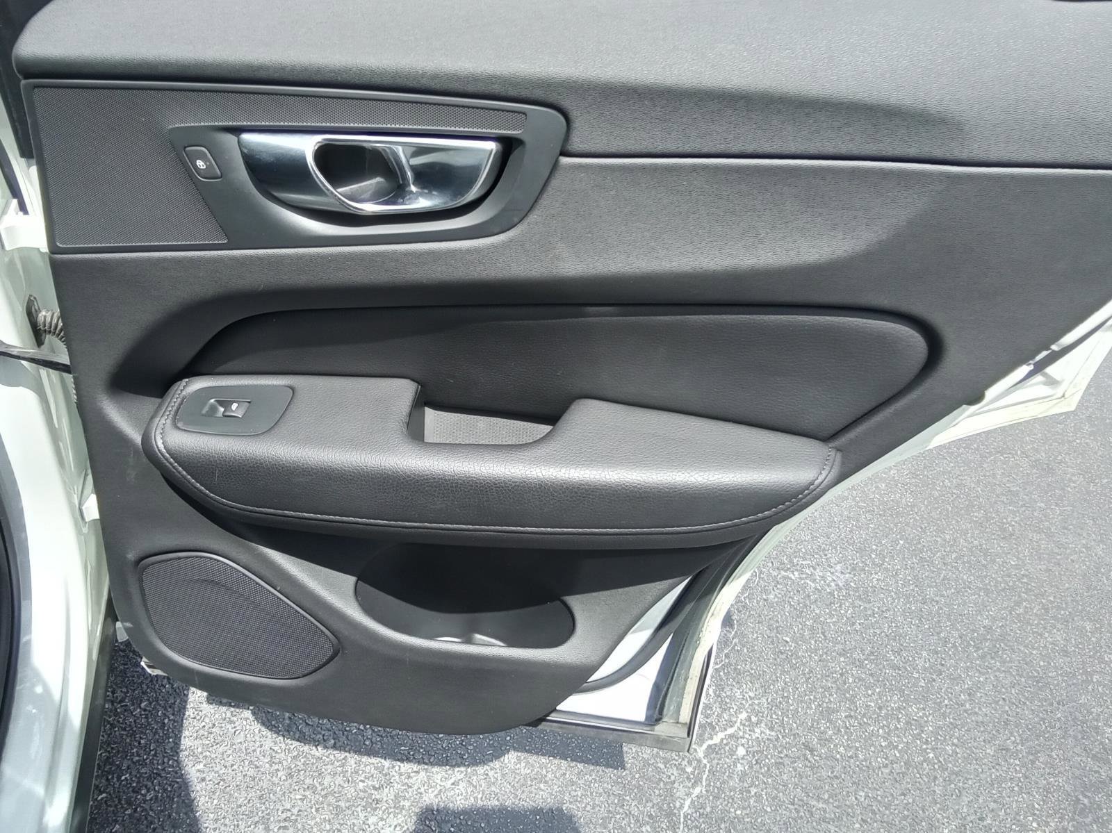 Used 2021 Volvo XC60 T5 Momentum w/ Protection Package Premier image 24