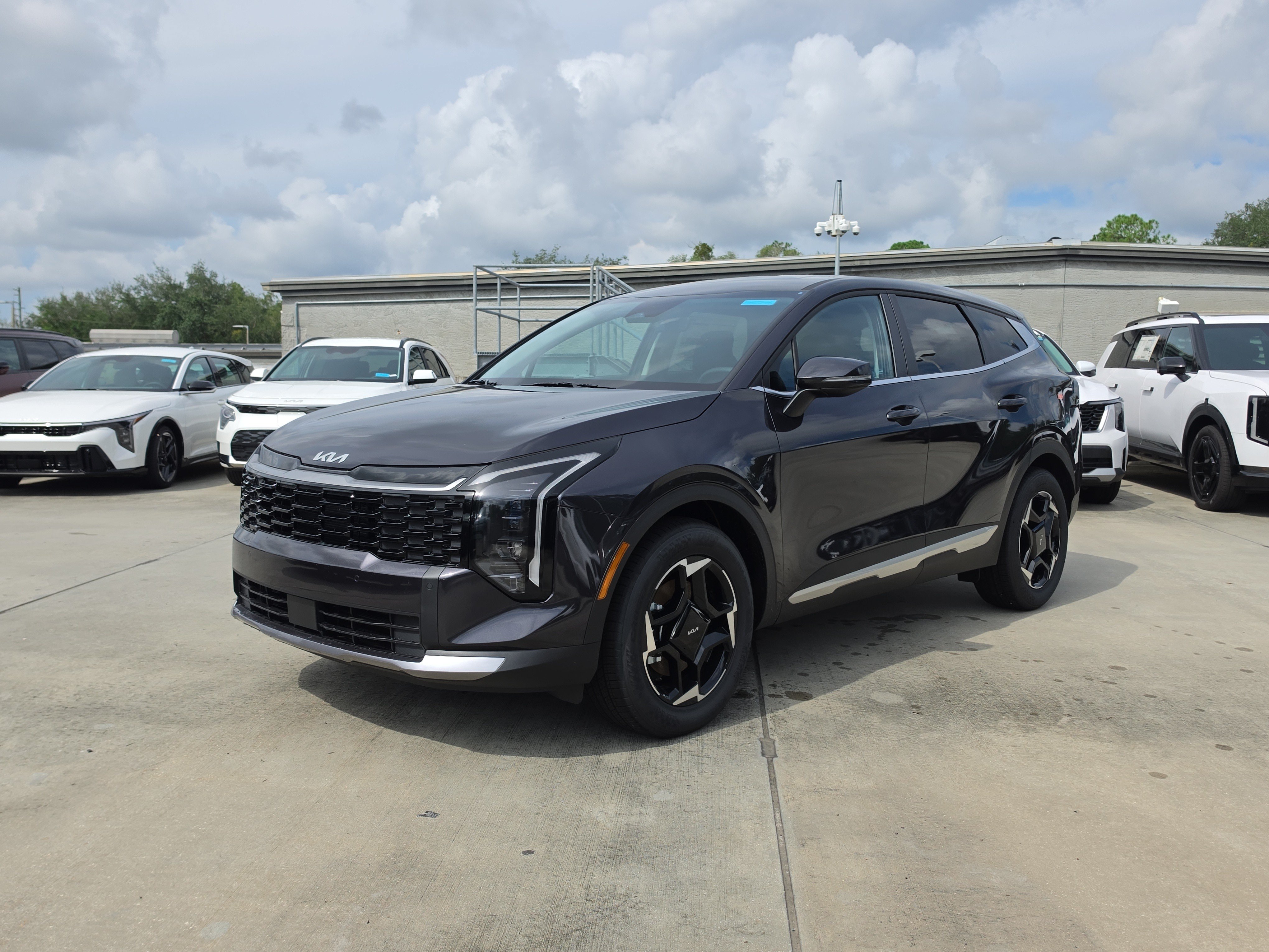 New 2027 Kia Sportage EX FWD image 4