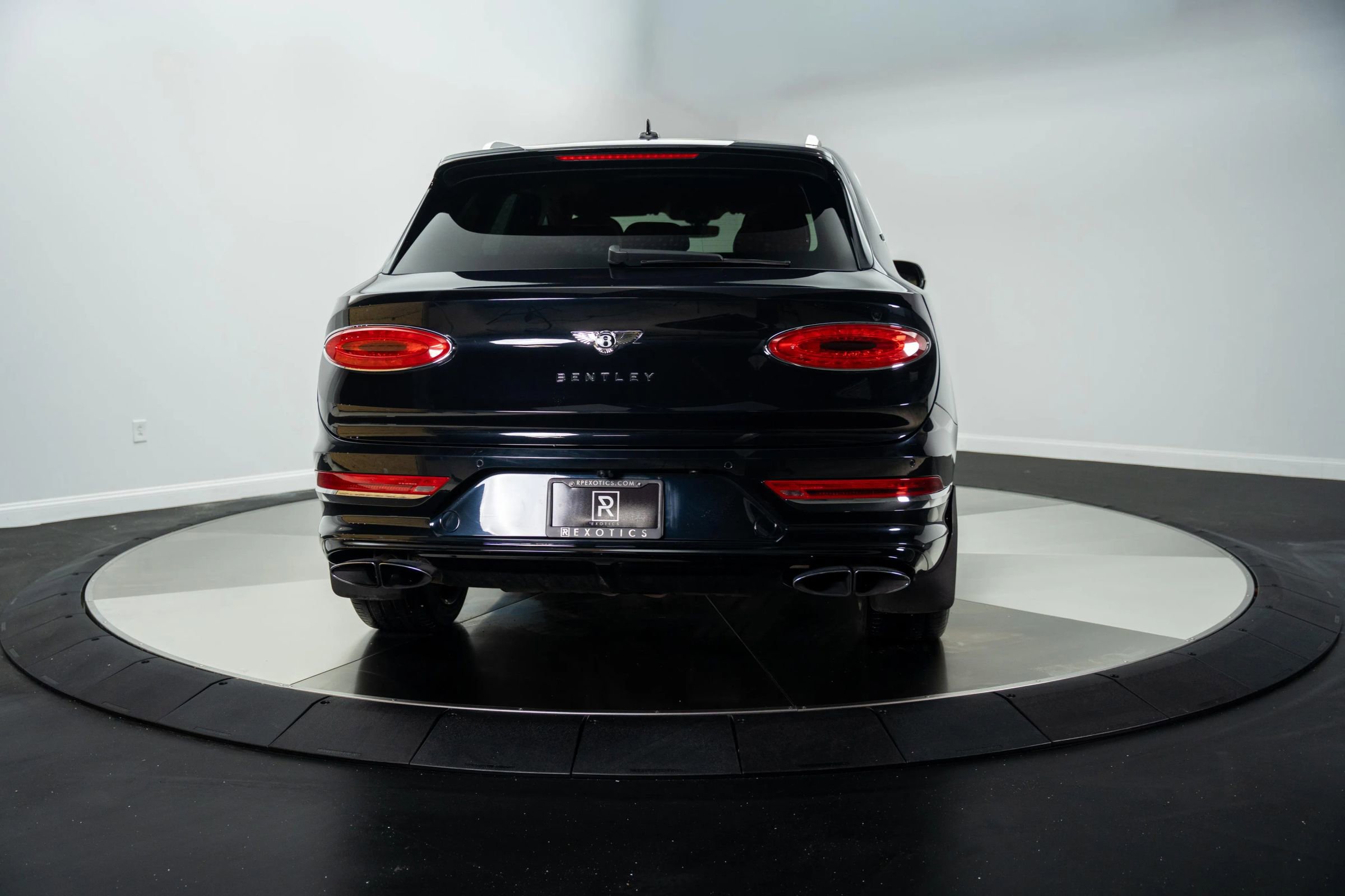 Used 2021 Bentley Bentayga w/ First Edition Specification image 10