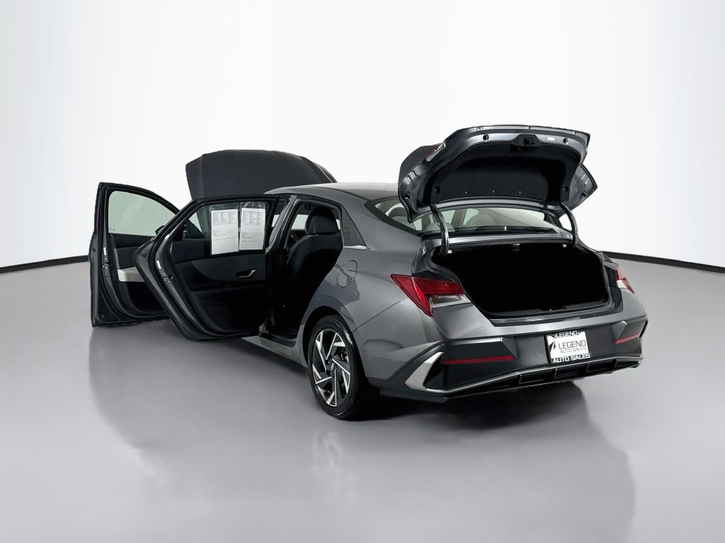 Used 2025 Hyundai Elantra Limited FWD image 24