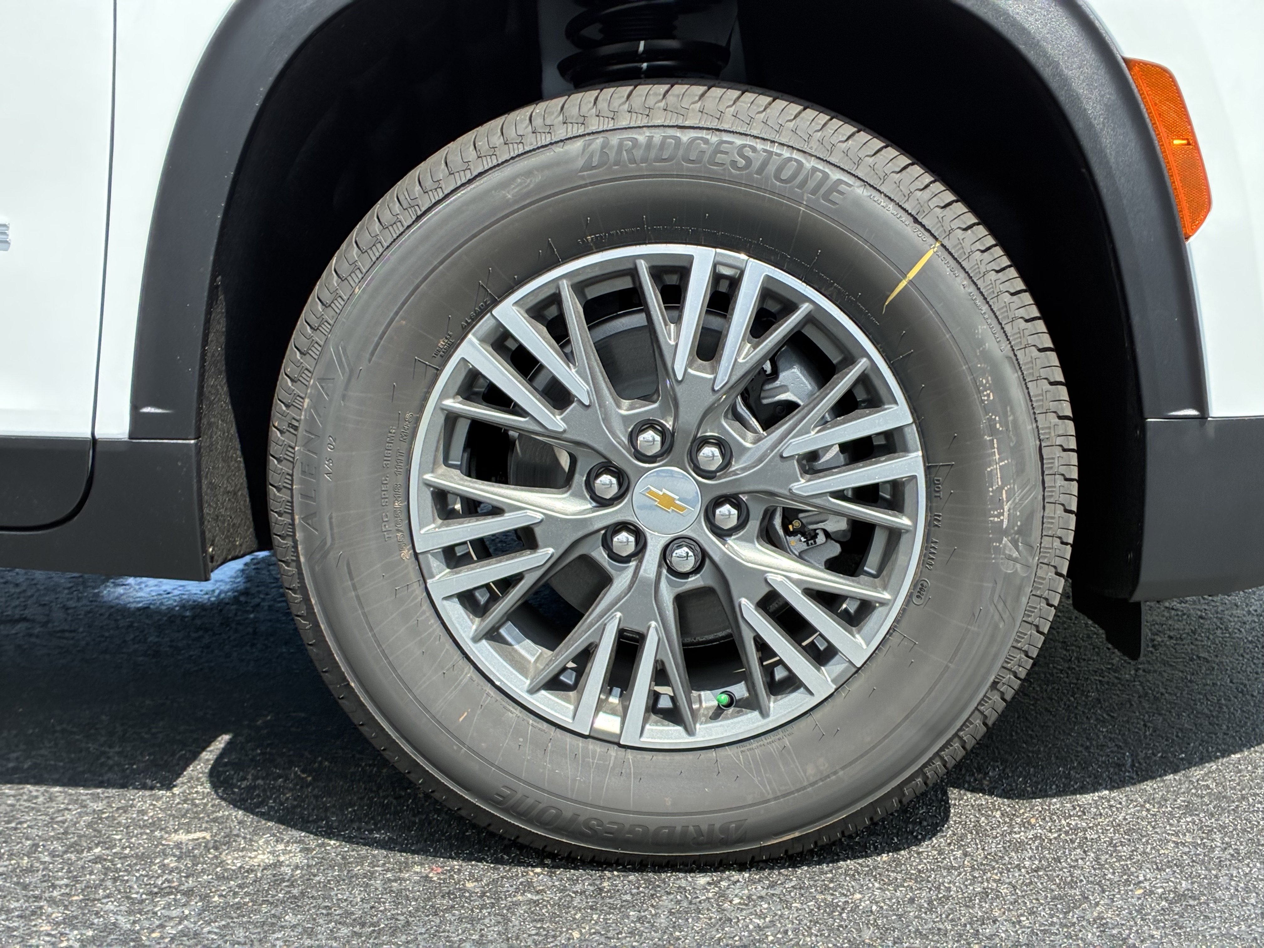 New 2027 Chevrolet Traverse LT w/ Driver Confidence Package FWD image 6