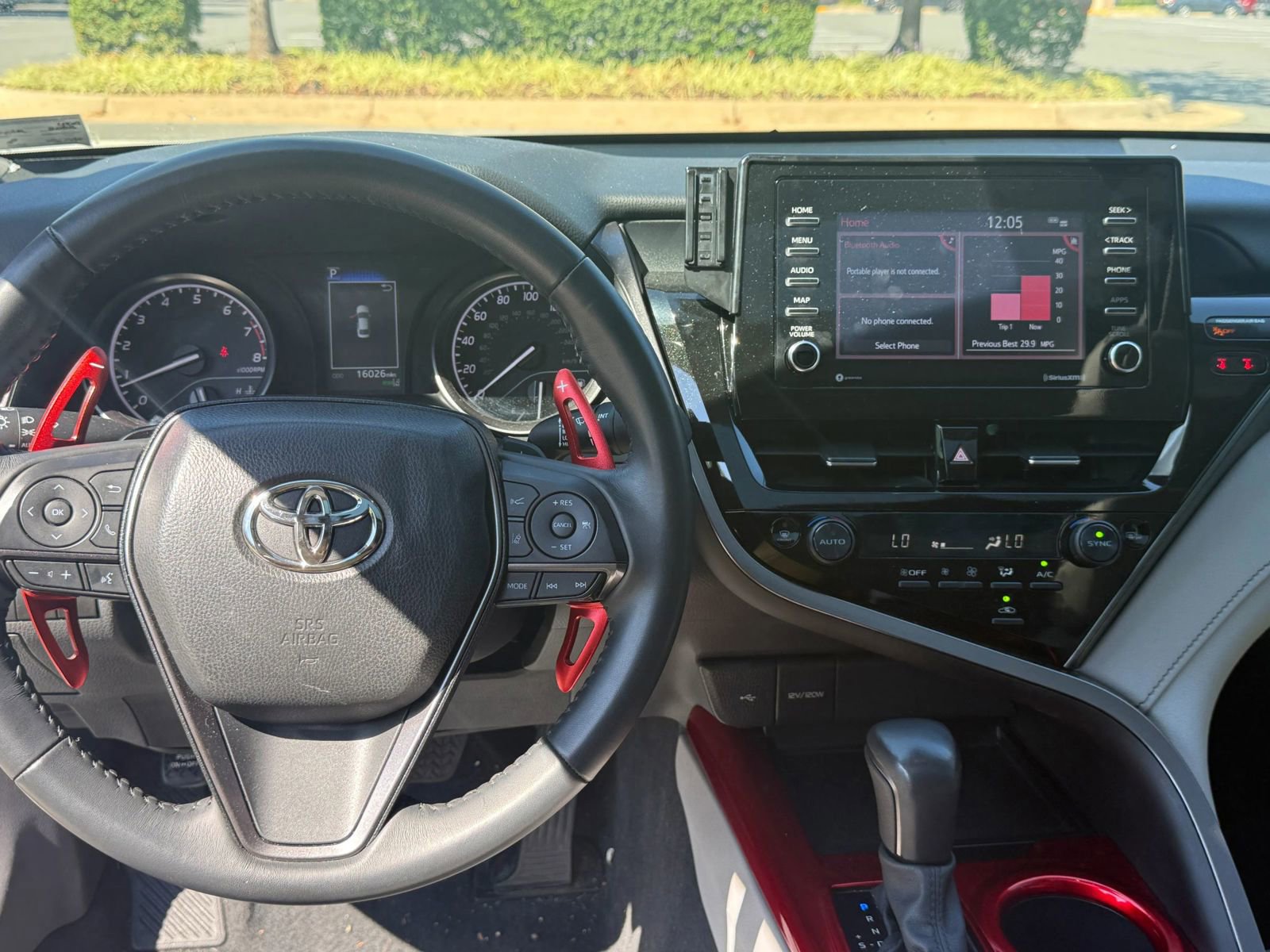 Used 2024 Toyota Camry SE w/ Convenience Package image 11