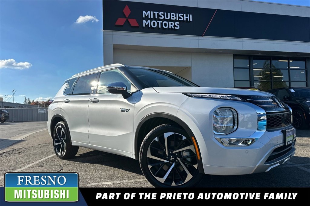 New 2025 Mitsubishi Outlander SEL image 1