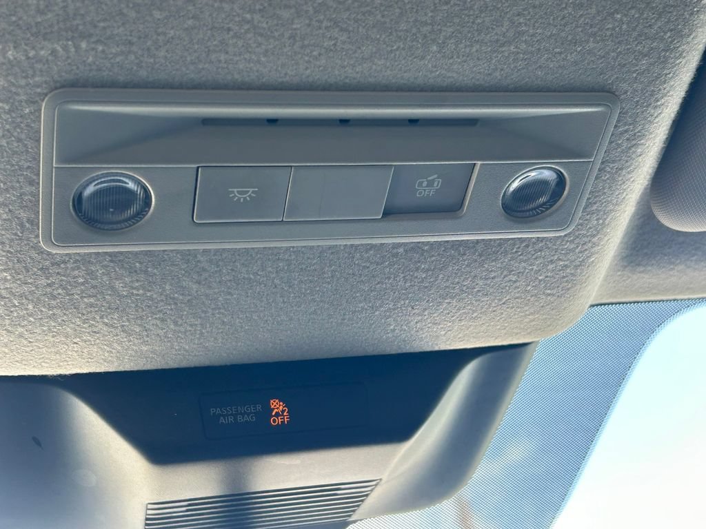 Used 2025 Nissan Kicks SV w/ Charging Package FWD image 17
