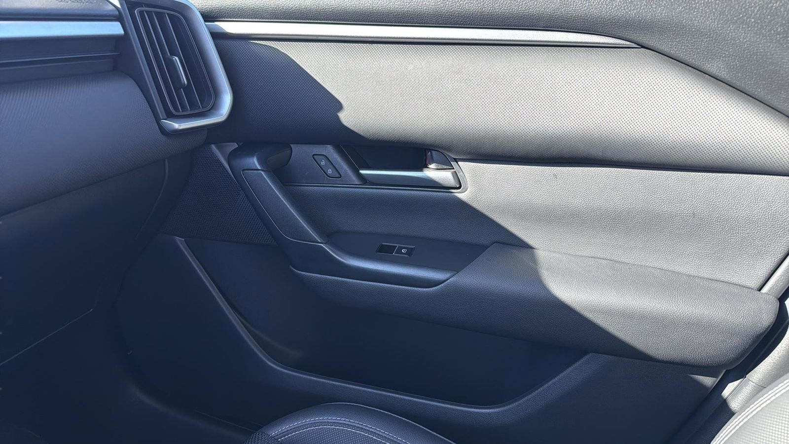 Used 2024 MAZDA CX-50 AWD 2.5 S w/ Premium Package image 24