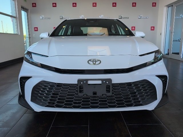 Used 2025 Toyota Camry SE image 3