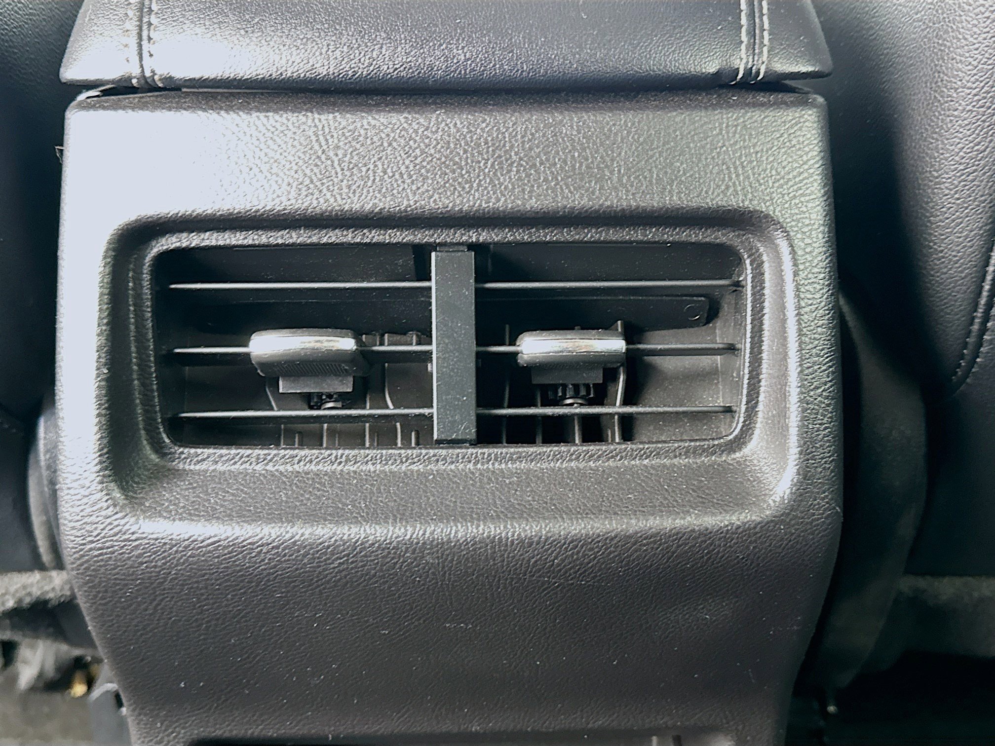 Used 2019 Ford Edge Titanium image 17