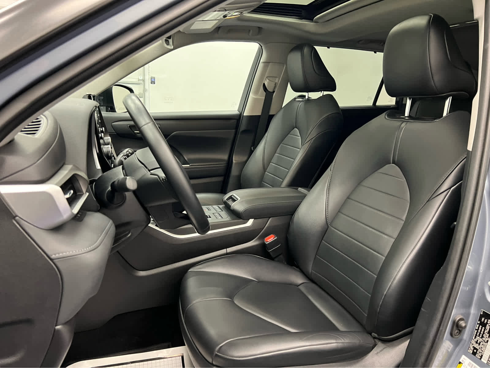 Used 2021 Toyota Highlander XLE image 11