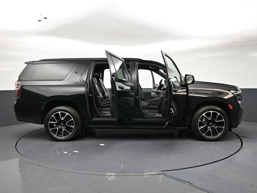 Used 2023 Chevrolet Suburban RST w/ Luxury Package AWD/4WD image 34