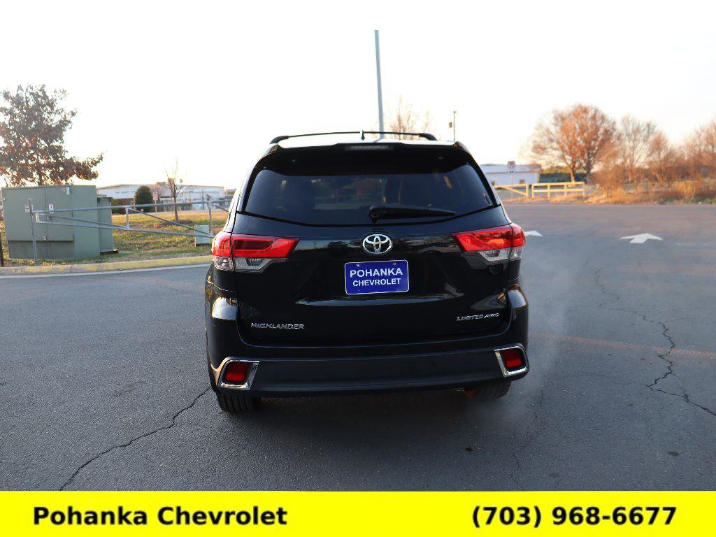 Used 2017 Toyota Highlander Limited image 6