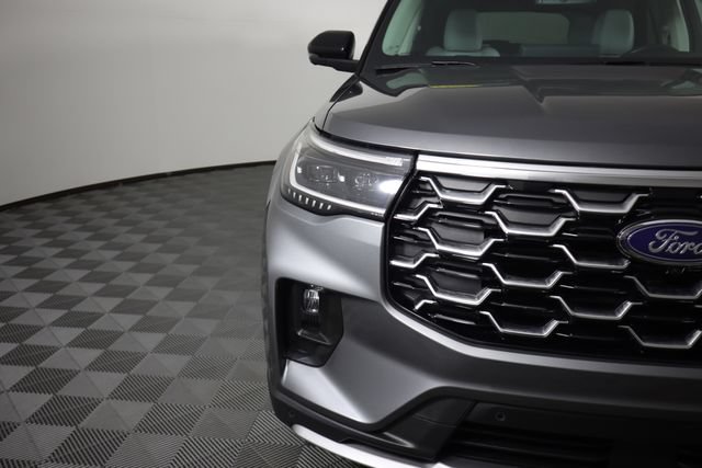 Used 2025 Ford Explorer Platinum w/ Ultimate Package AWD/4WD image 13