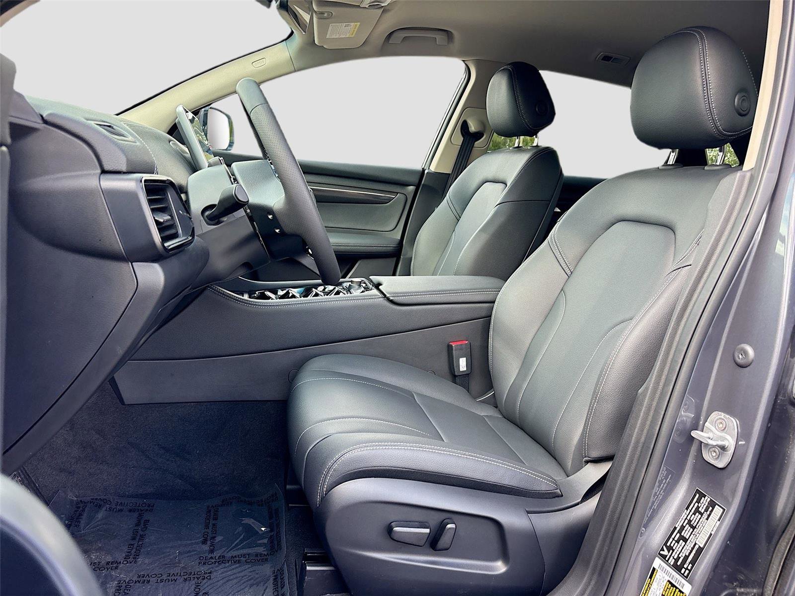 New 2025 VinFast VF 8 Eco image 21