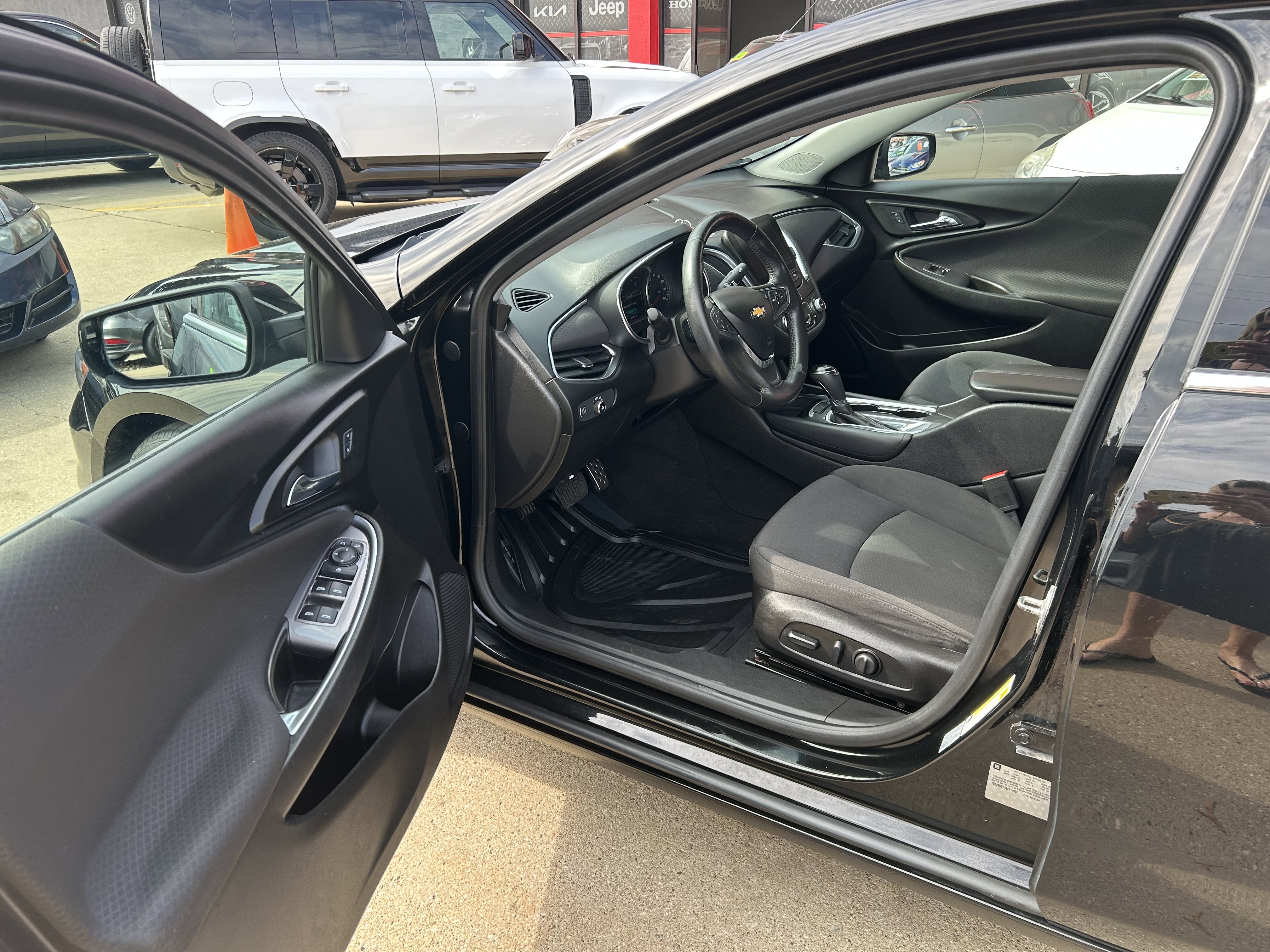 Used 2016 Chevrolet Malibu LT image 8