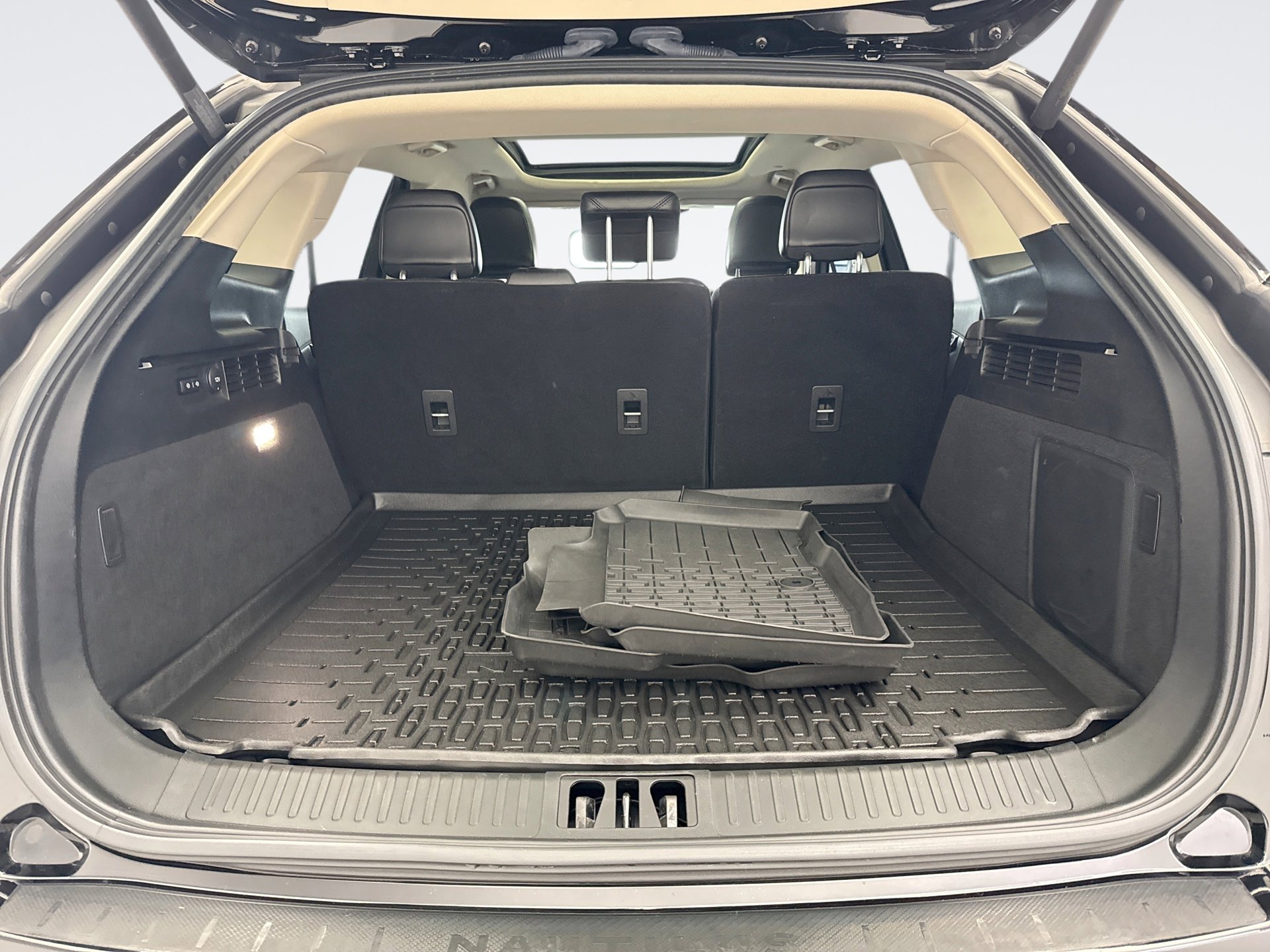 Used 2023 Lincoln Nautilus Reserve w/ Monochromatic Package AWD/4WD image 19