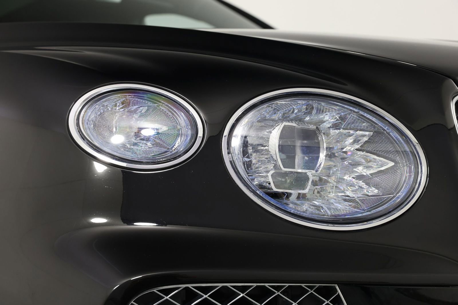 Used 2023 Bentley Bentayga Extended Wheelbase image 13