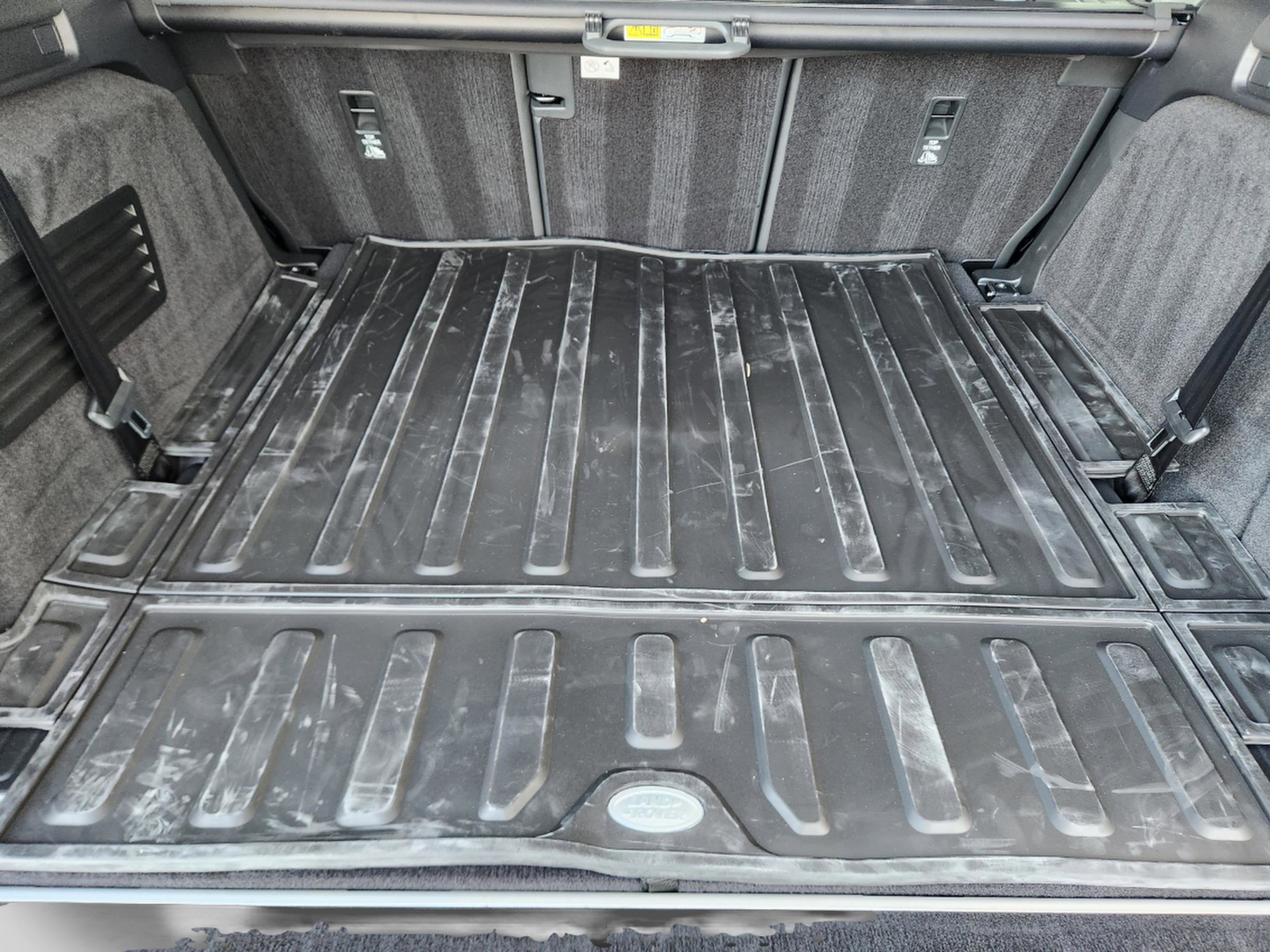 New 2025 Land Rover Discovery Dynamic SE image 27