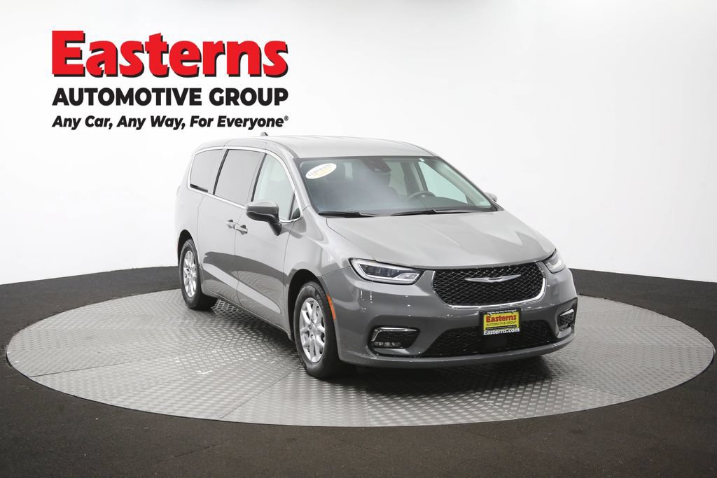 Used 2023 Chrysler Pacifica Touring-L FWD image 50