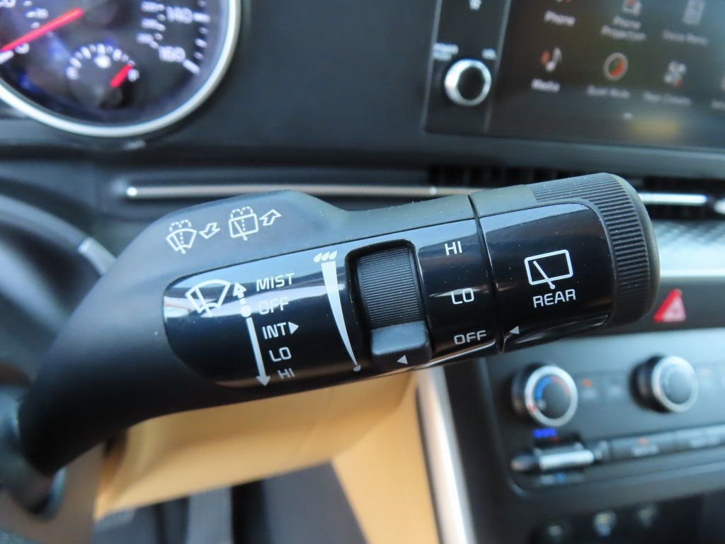 Used 2024 Kia Carnival LX FWD image 25
