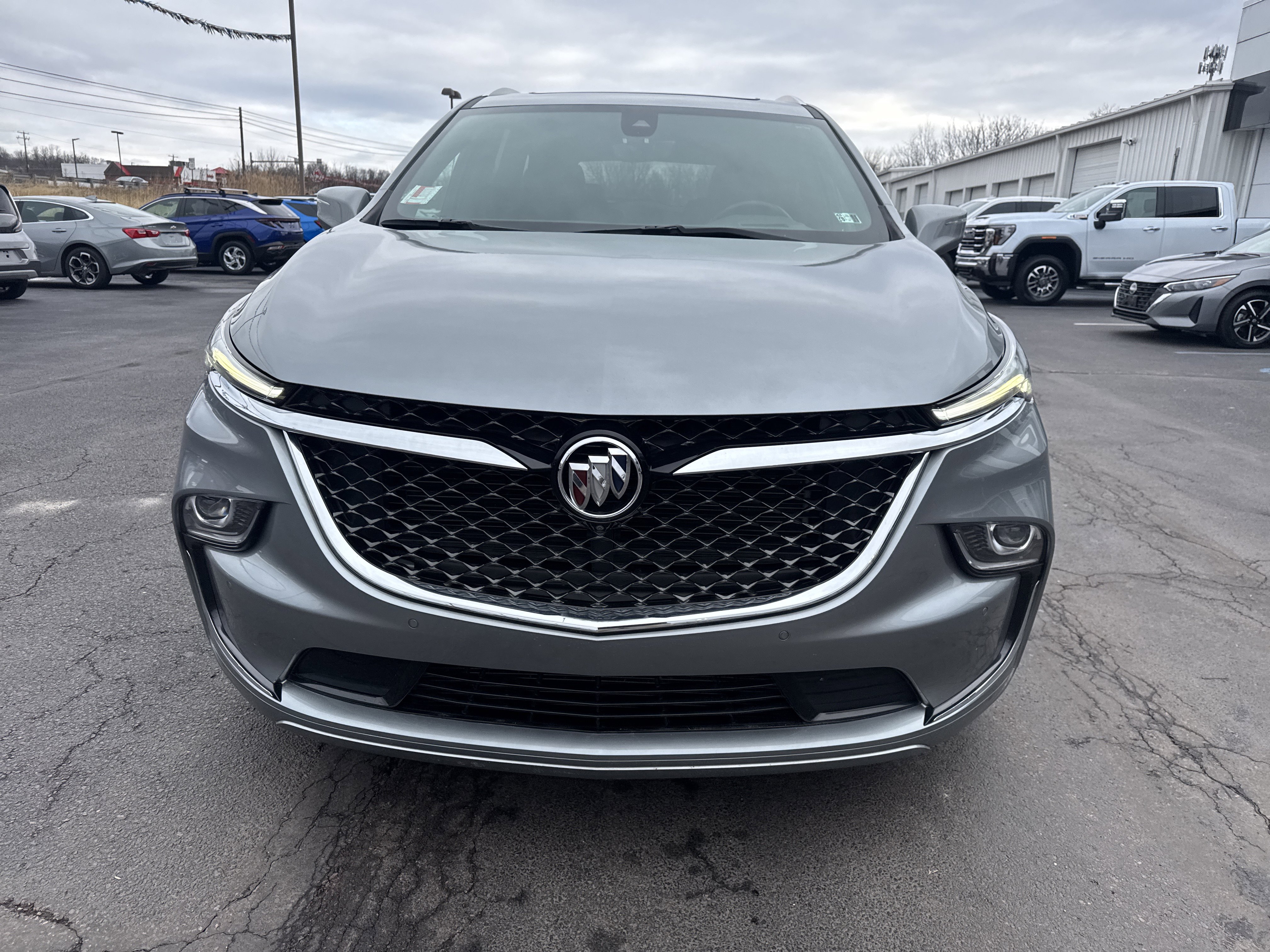 Used 2023 Buick Enclave Avenir image 9