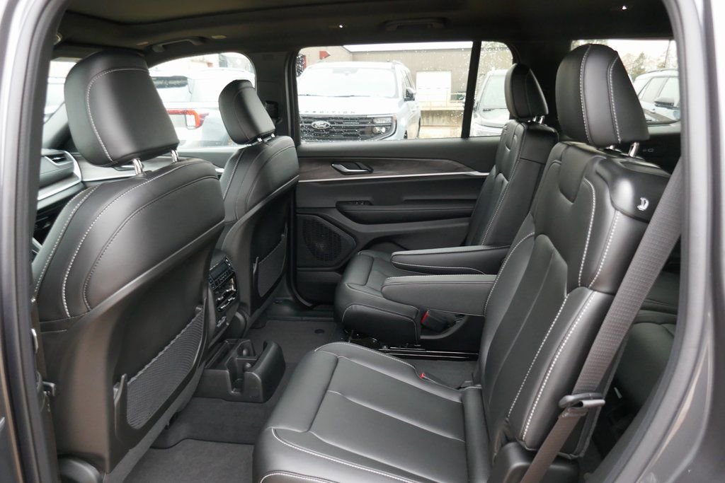 New 2025 Jeep Grand Cherokee L Limited image 12