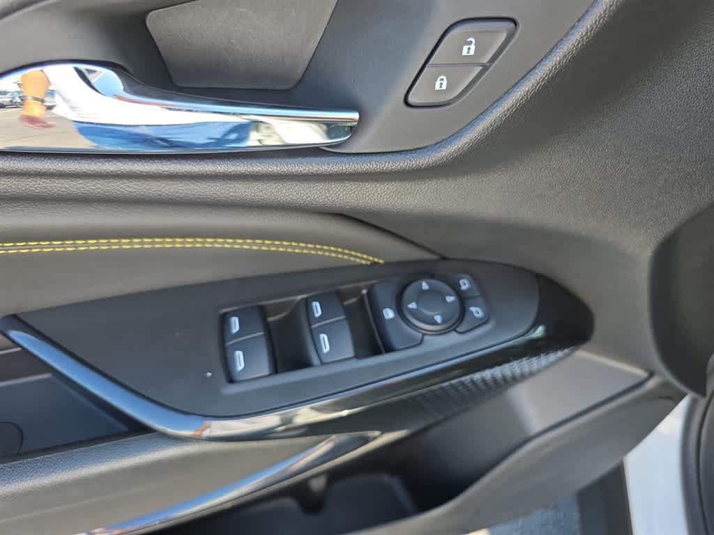 Used 2024 Chevrolet Trax ACTIV w/ Sunroof Package FWD image 17