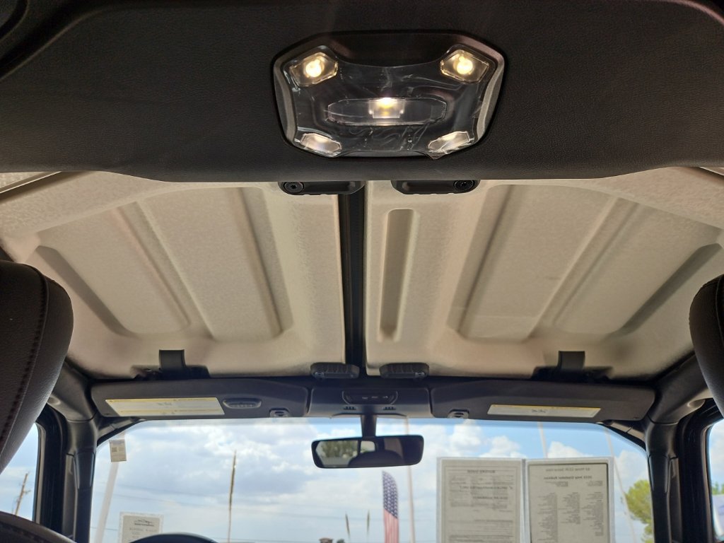 Used 2023 Jeep Gladiator Rubicon w/ Trailer Tow Package AWD/4WD image 32
