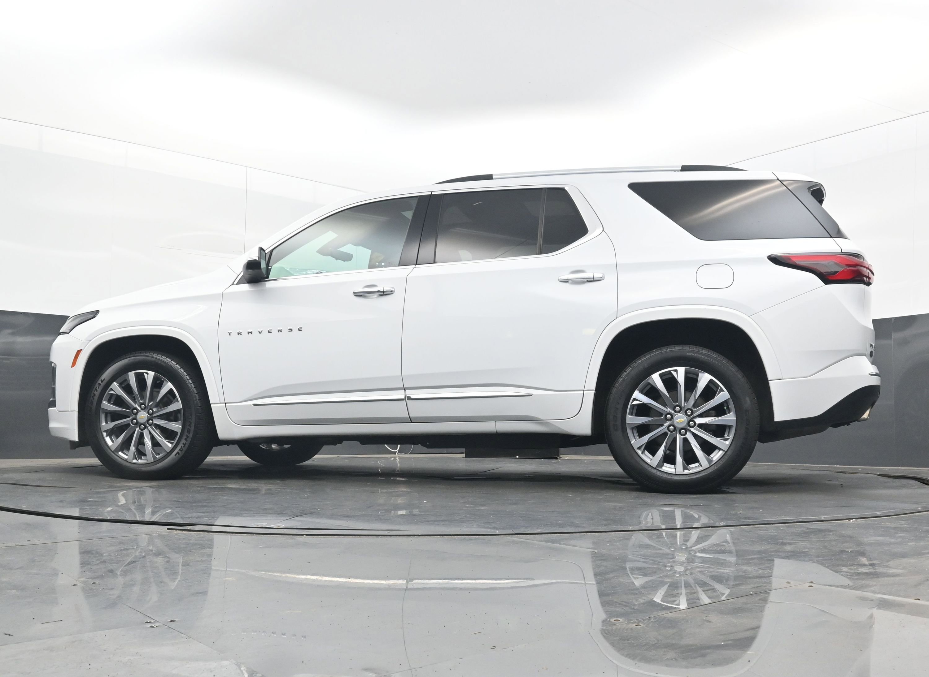 Used 2023 Chevrolet Traverse Premier image 27