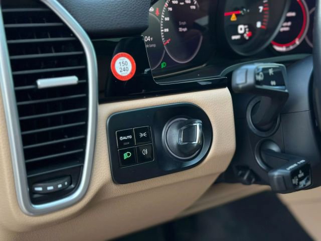 Used 2021 Porsche Cayenne image 28