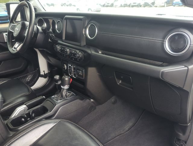 Used 2022 Jeep Wrangler Unlimited Sahara w/ Cold Weather Group AWD/4WD image 24
