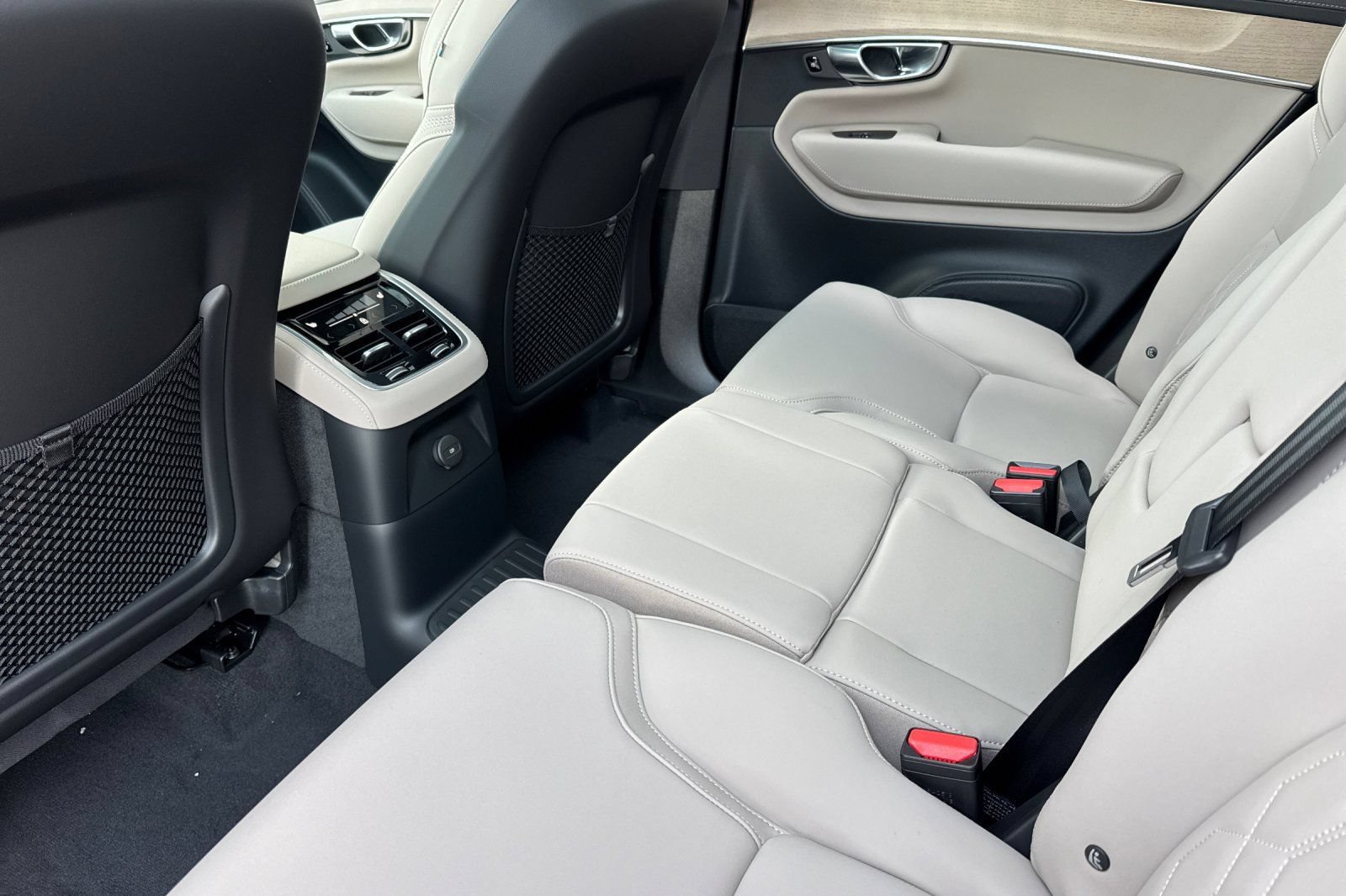 New 2026 Volvo XC90 T8 Plus w/ Protection Package AWD/4WD image 12