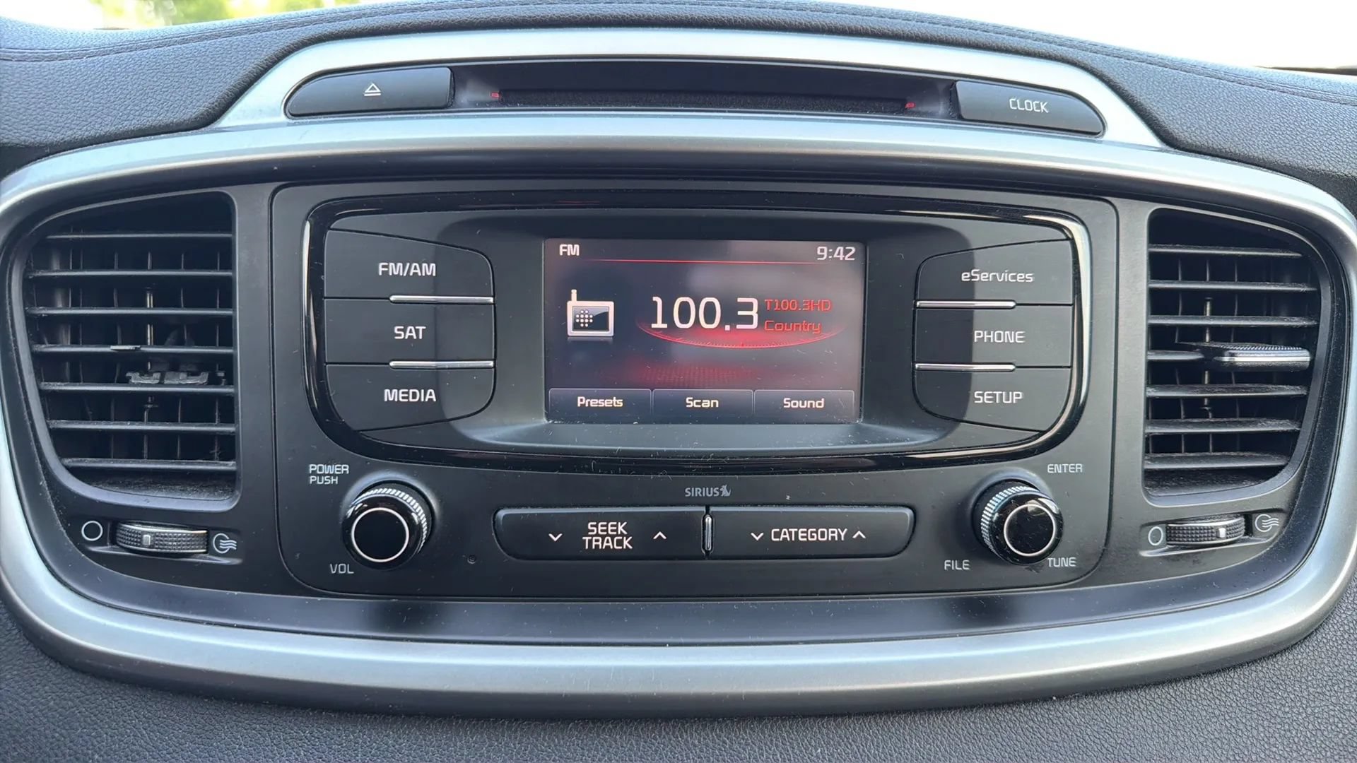 Used 2016 Kia Sorento AWD w/ LX Convenience Package image 24