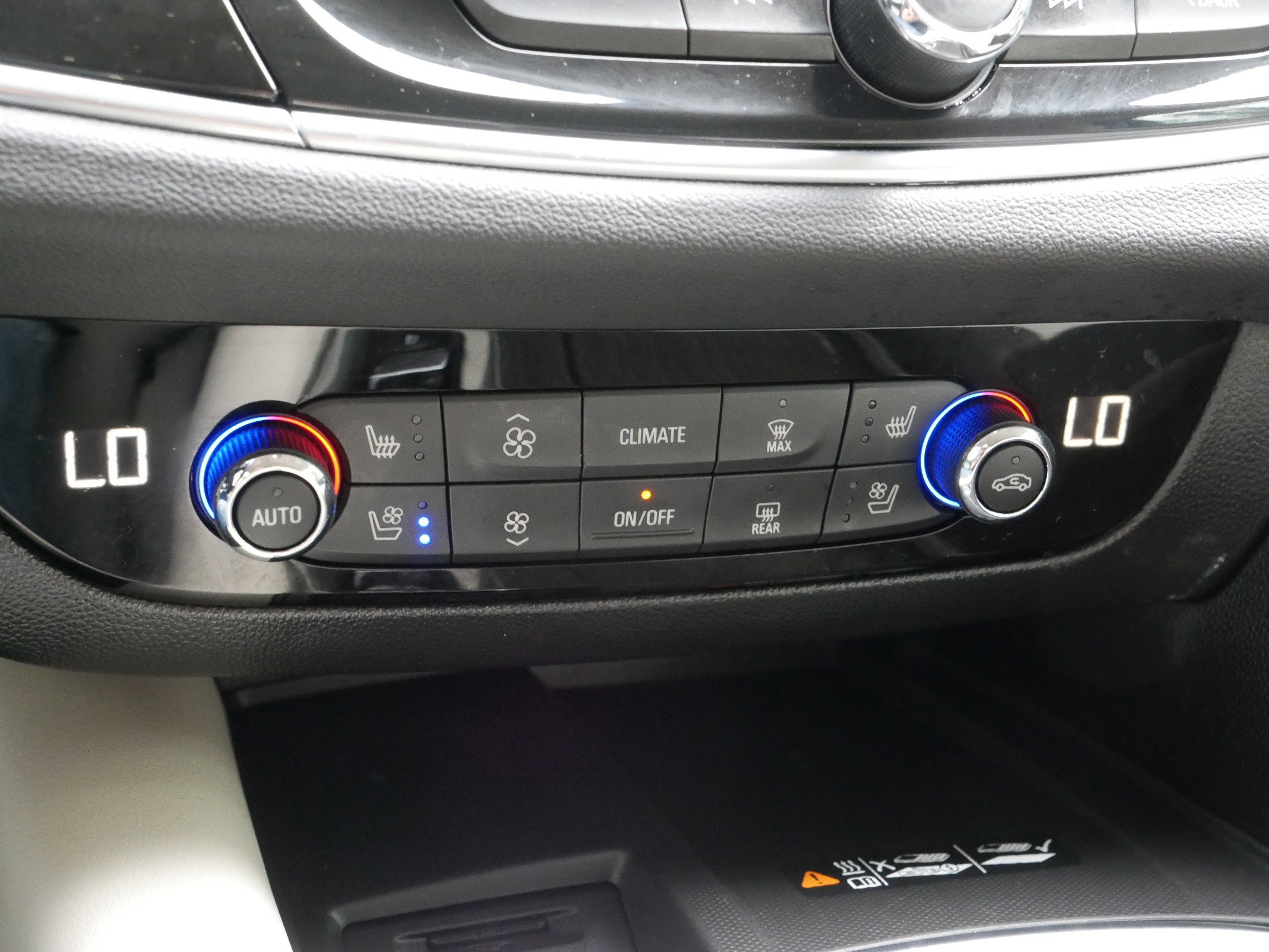 Used 2022 Buick Enclave Avenir w/ Avenir Technology Package image 23