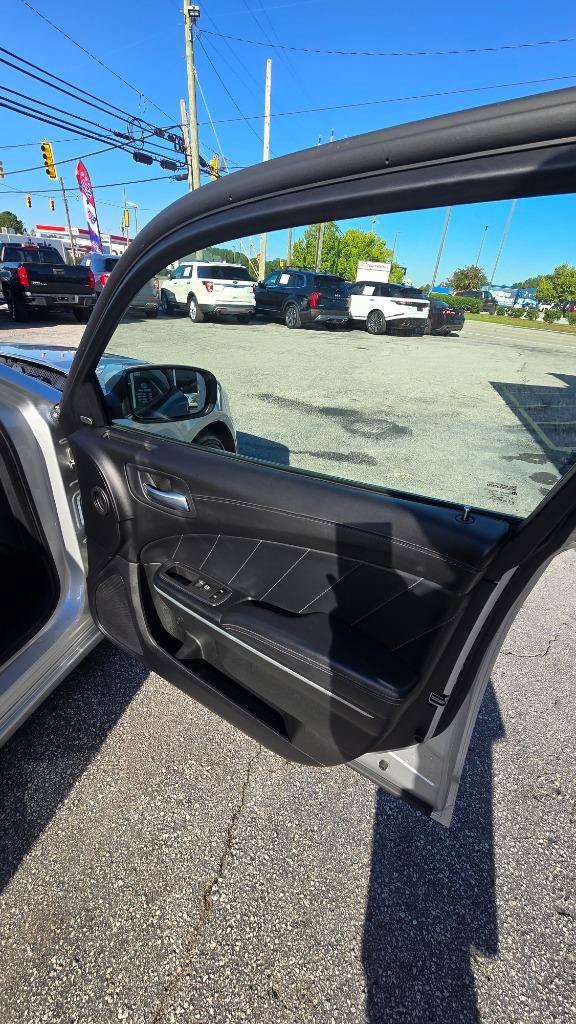 Used 2022 Dodge Charger SXT w/ Plus Group RWD image 13