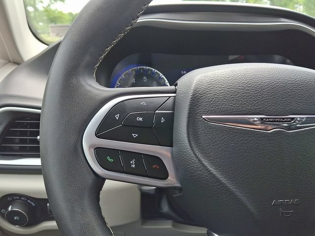 Used 2024 Chrysler Pacifica Touring-L FWD image 20