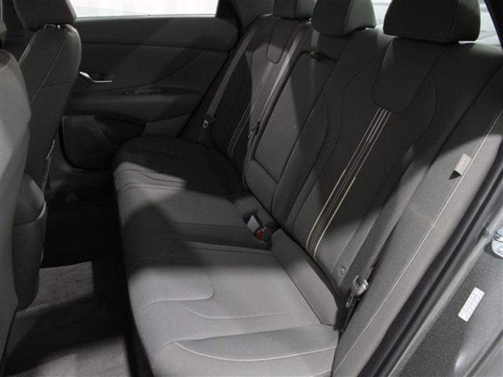 Used 2024 Hyundai Elantra SEL w/ Convenience Package image 16