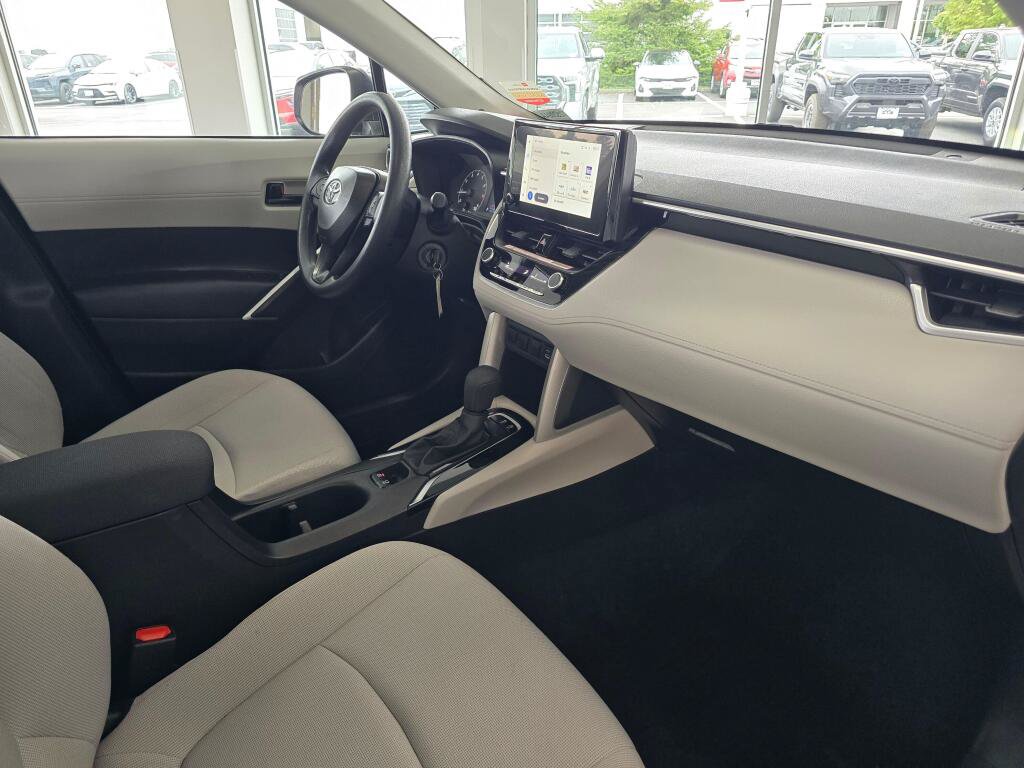 Used 2024 Toyota Corolla Cross L AWD/4WD image 43