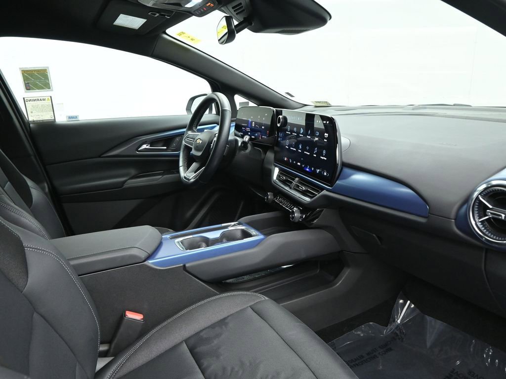 Used 2025 Chevrolet Equinox EV LT w/ Convenience Package image 16