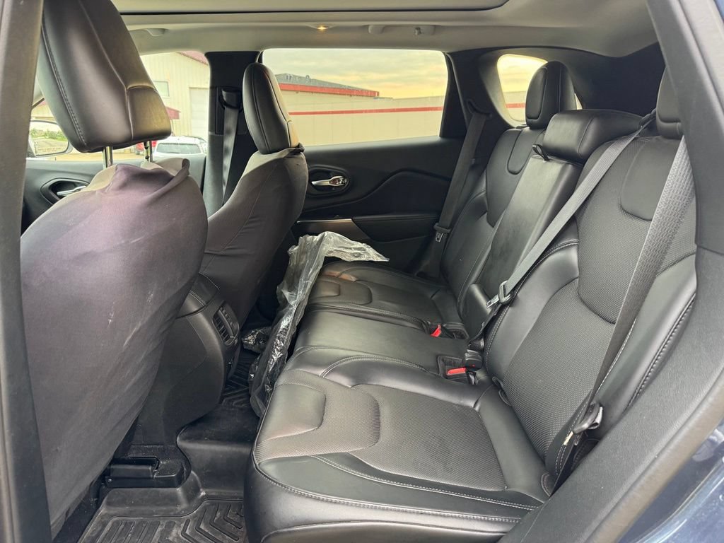 Used 2021 Jeep Cherokee Limited w/ Trailer Tow Group AWD/4WD image 5